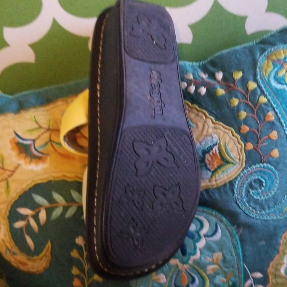 Sandals - Picture 4 of 4